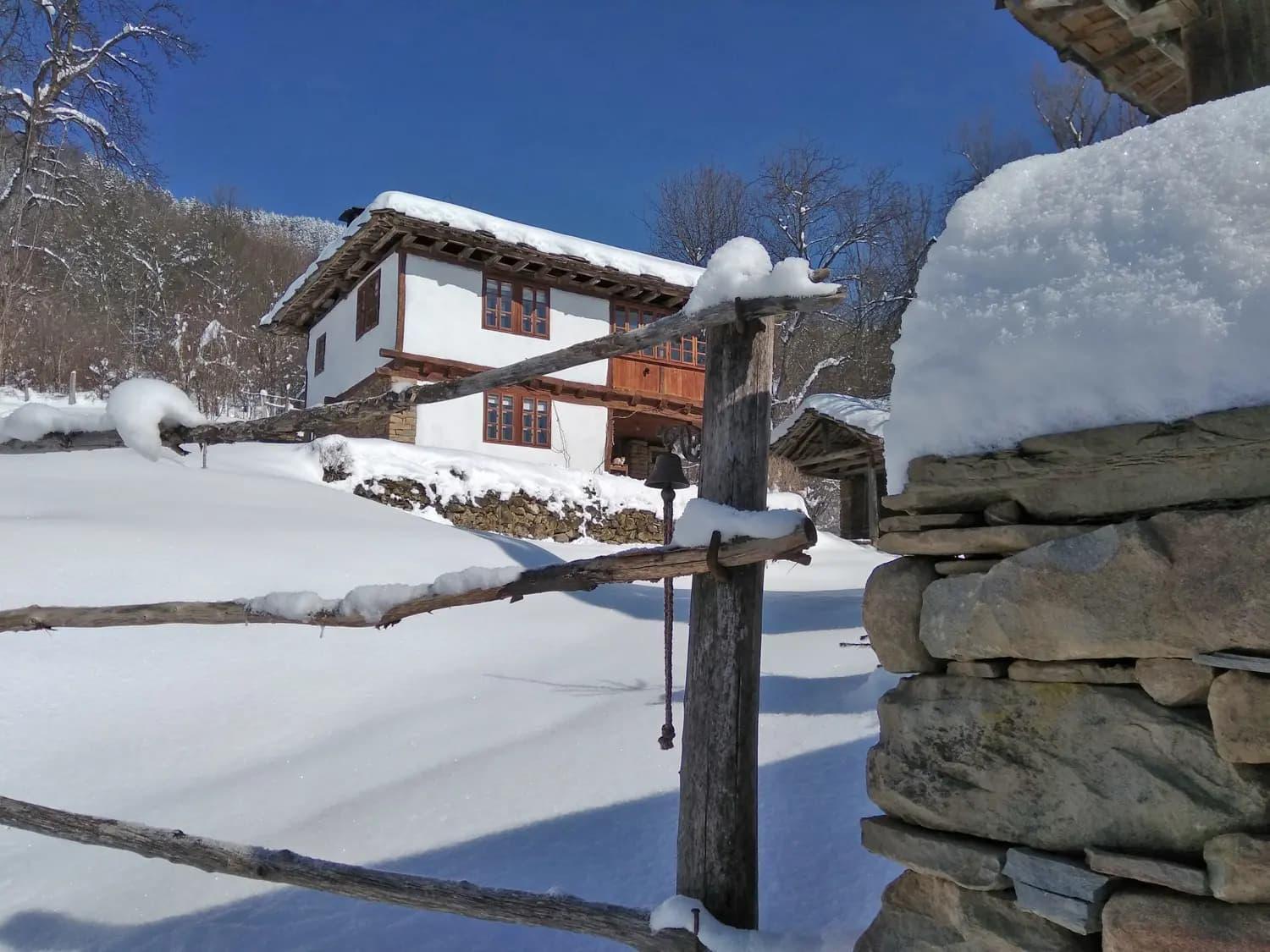 Villa Authentic House With Stunning Mountain View - Karashka Aprilzi Exterior foto